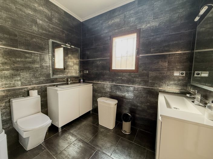 Image No.28-7 Bed Villa for sale