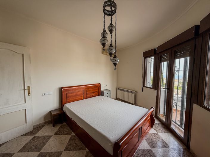 Image No.4-7 Bed Villa for sale