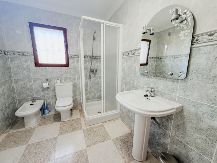 Image No.9-7 Bed Villa for sale