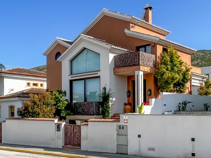 Image No.1-3 Bed Villa for sale