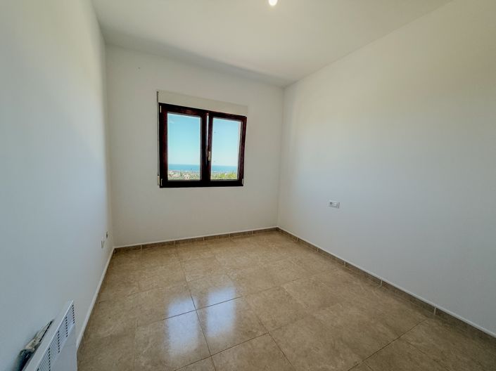 Image No.12-3 Bed Apartment for sale