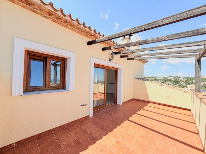 Image No.14-3 Bed Apartment for sale