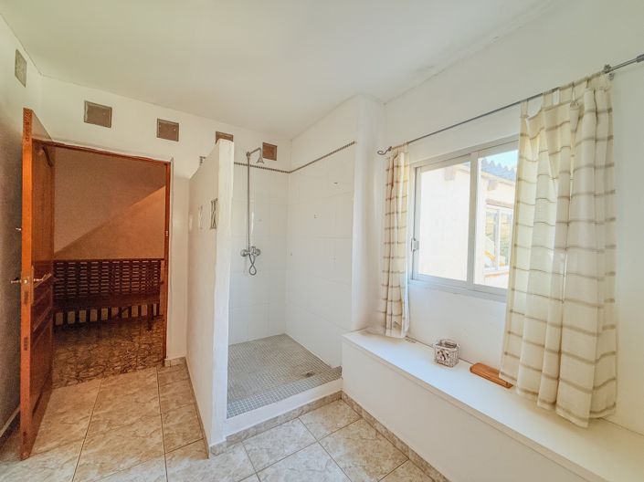 Image No.13-3 Bed Townhouse for sale