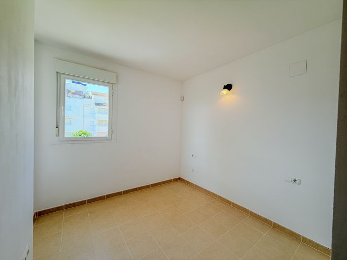 Image No.11-2 Bed Property for sale