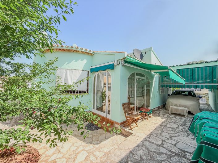 Image No.1-Villa de 2 chambres à vendre à Denia
