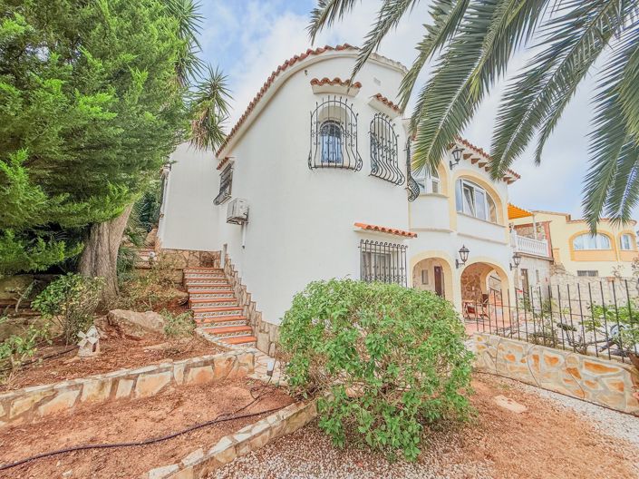 Image No.2-4 Bed Villa for sale