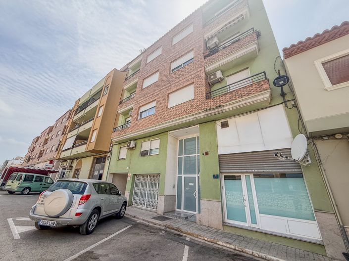 Image No.1-3 Bed Property for sale