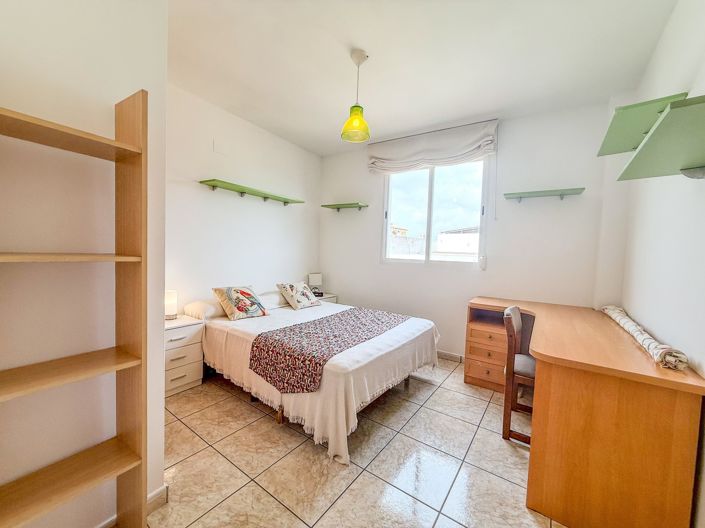 Image No.12-3 Bed Property for sale