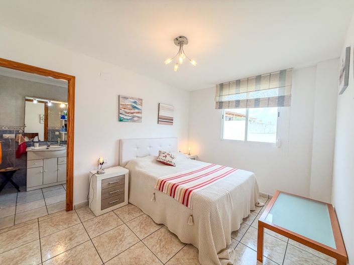 Image No.15-3 Bed Property for sale