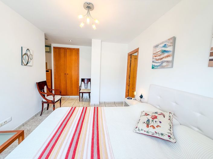 Image No.17-3 Bed Property for sale