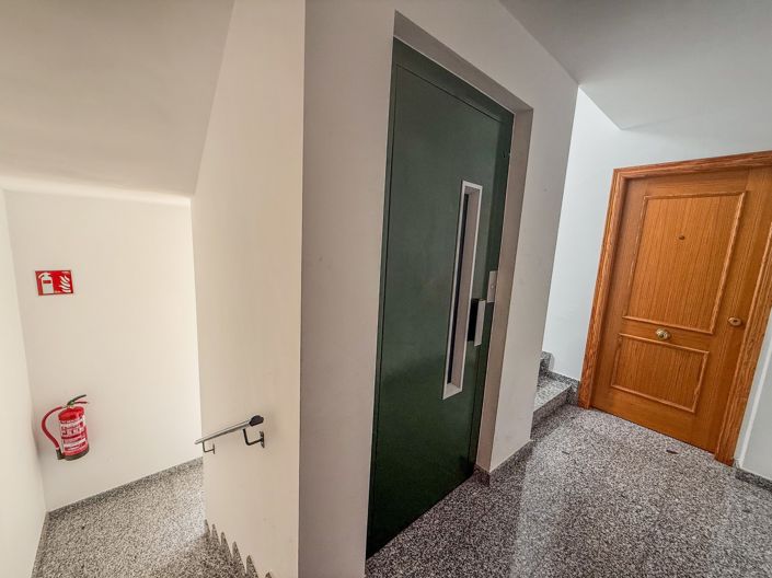 Image No.25-3 Bed Property for sale