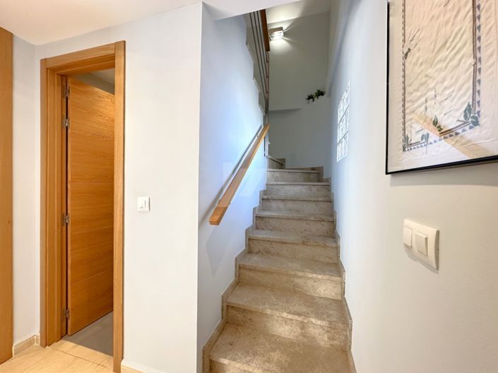 Image No.20-3 Bed Apartment for sale