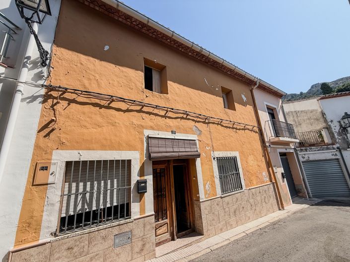Image No.1-3 Bed Townhouse for sale