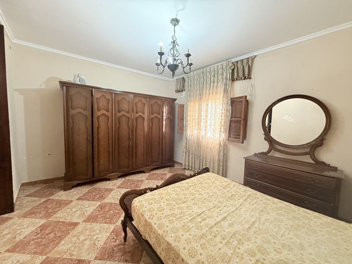 Image No.10-3 Bed Townhouse for sale