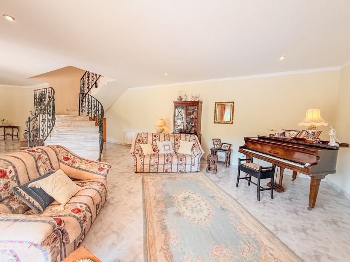 Image No.15-3 Bed Villa for sale