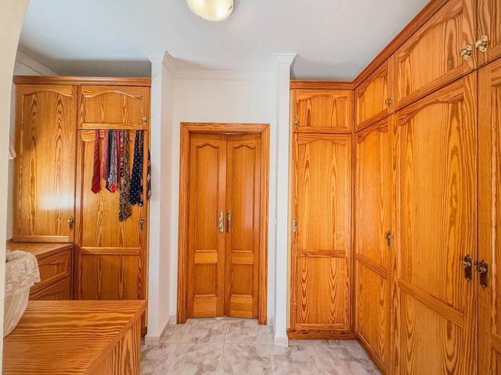 Image No.8-3 Bed Villa for sale