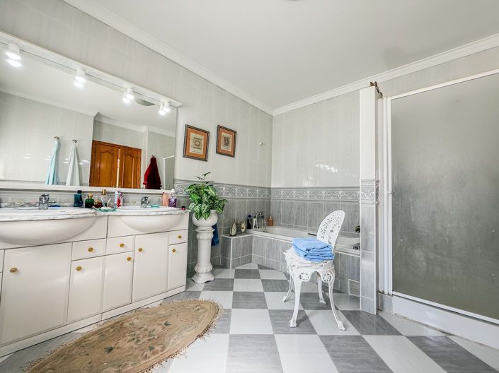 Image No.9-3 Bed Villa for sale