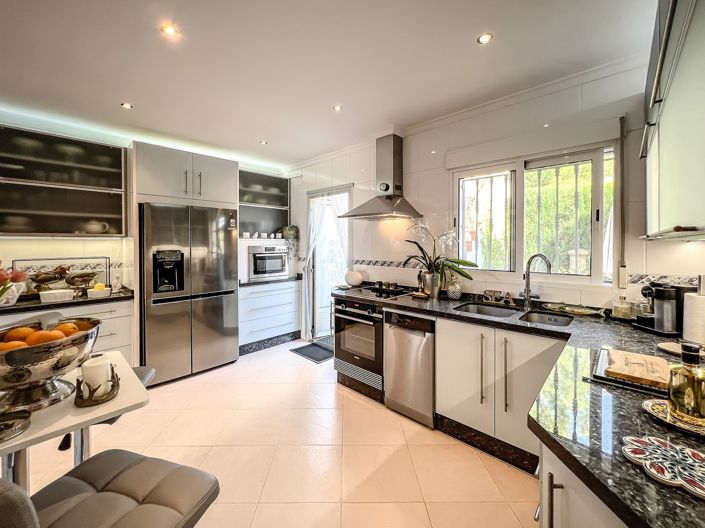 Image No.17-5 Bed Villa for sale