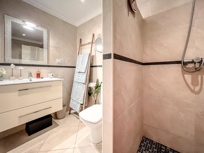 Image No.31-5 Bed Villa for sale