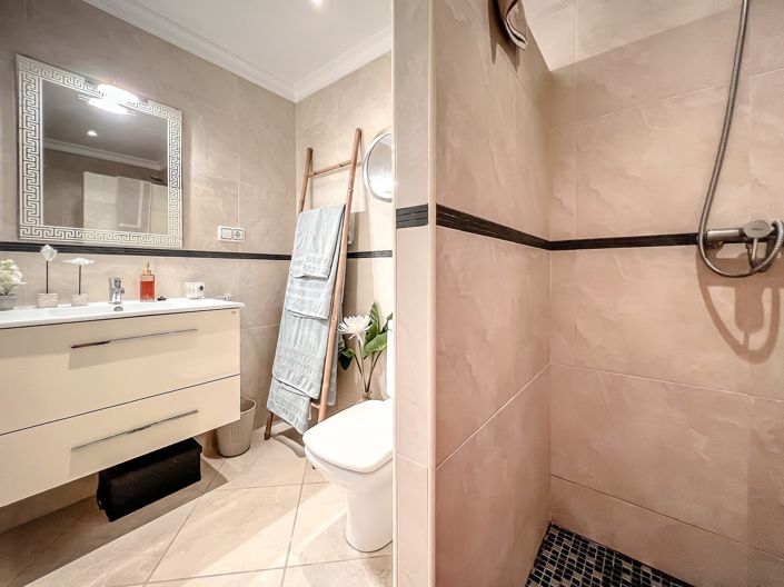 Image No.31-5 Bed Villa for sale