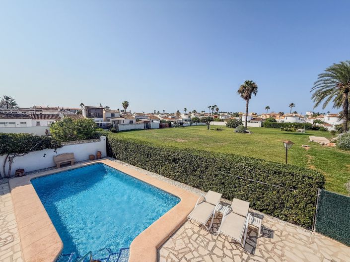 Image No.40-2 Bed Villa for sale