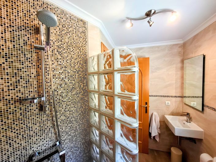 Image No.12-3 Bed Villa for sale