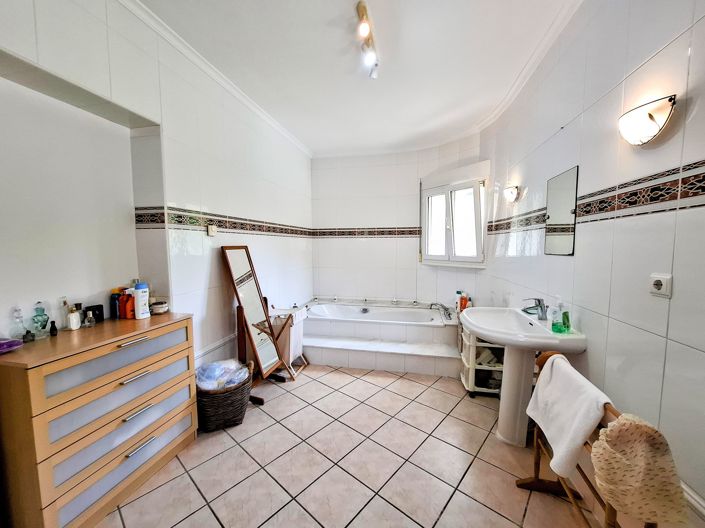 Image No.17-3 Bed Villa for sale