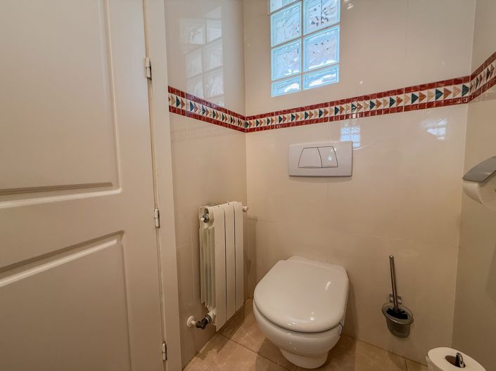 Image No.10-6 Bed Villa for sale