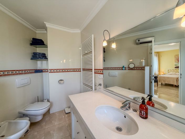 Image No.27-6 Bed Villa for sale