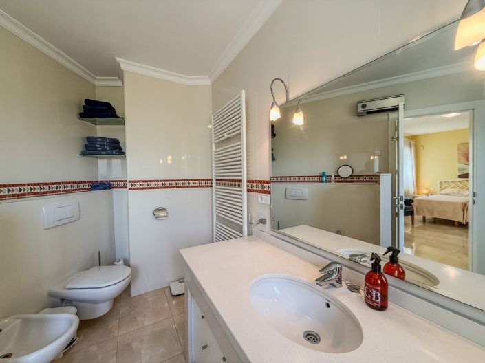 Image No.27-6 Bed Villa for sale