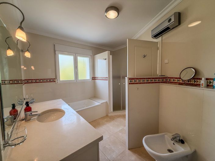 Image No.29-6 Bed Villa for sale