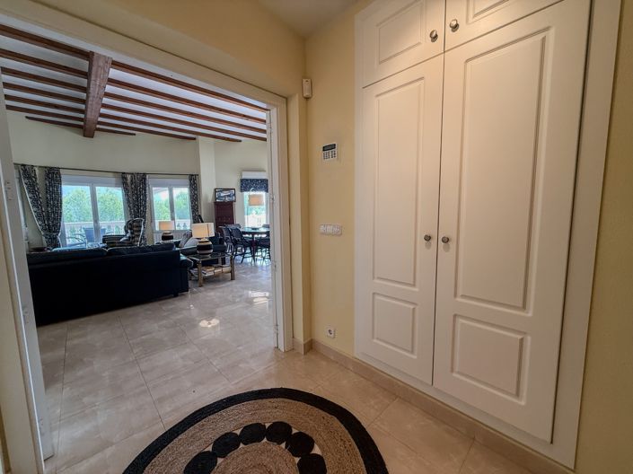 Image No.8-6 Bed Villa for sale