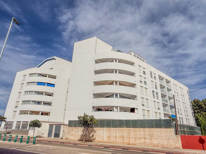 Image No.1-3 Bed Property for sale