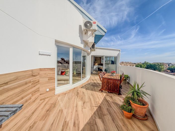 Image No.11-3 Bed Property for sale