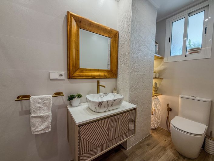 Image No.12-3 Bed Property for sale