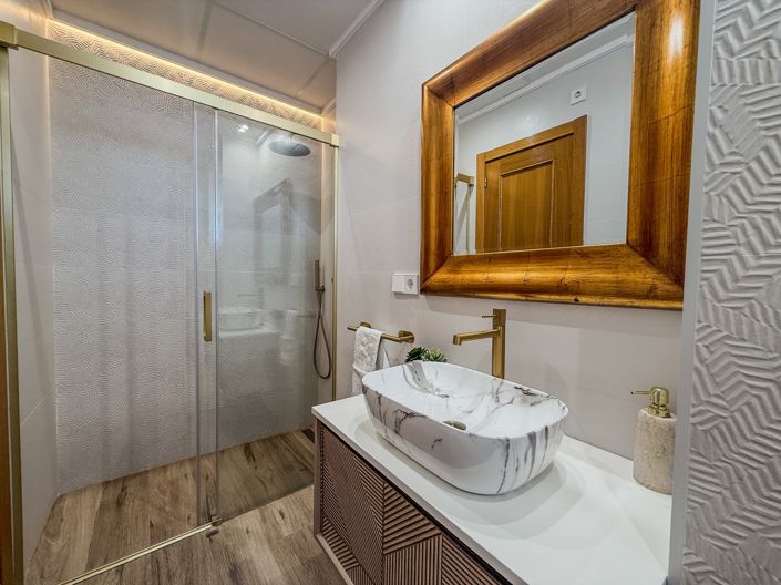 Image No.13-3 Bed Property for sale