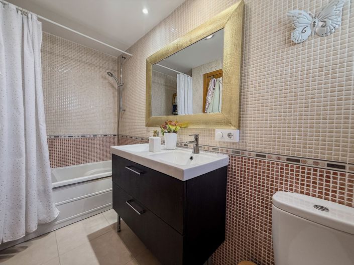 Image No.18-3 Bed Property for sale