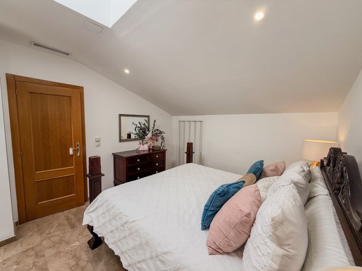 Image No.22-3 Bed Property for sale