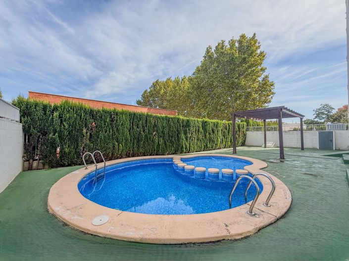 Image No.24-3 Bed Property for sale