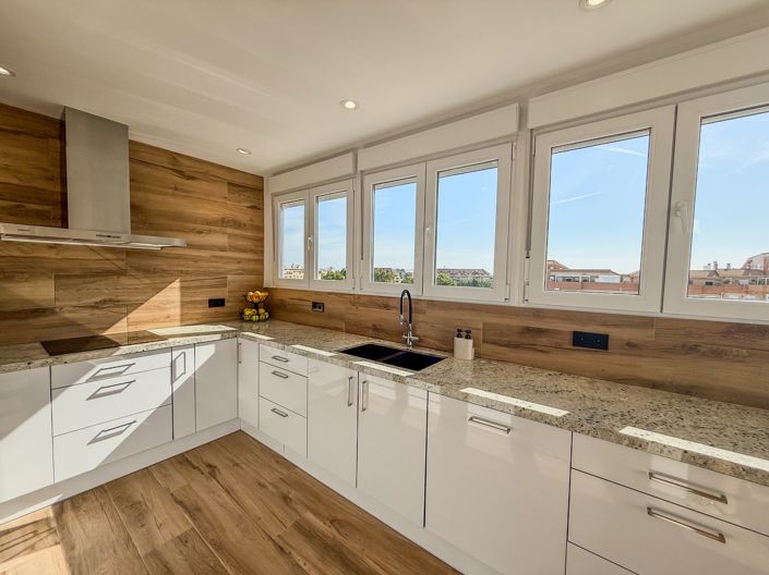 Image No.7-3 Bed Property for sale