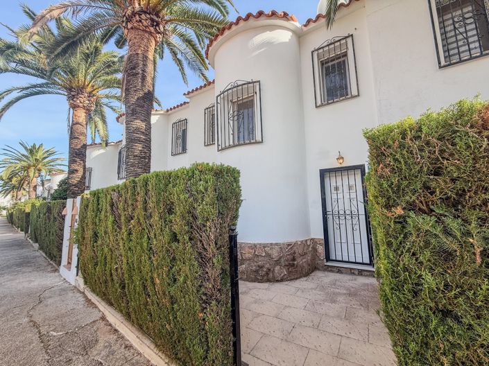 Image No.1-3 Bed Townhouse for sale