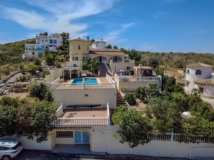 Image No.1-5 Bed Villa for sale