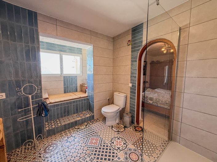 Image No.20-5 Bed Villa for sale