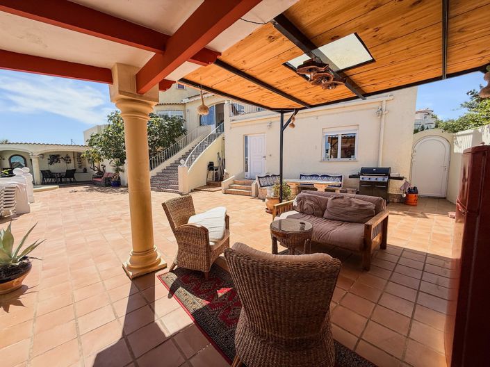 Image No.44-5 Bed Villa for sale