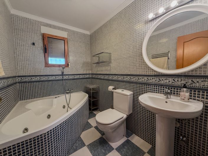 Image No.29-4 Bed Villa for sale