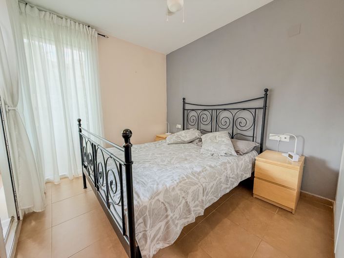 Image No.10-2 Bed Property for sale