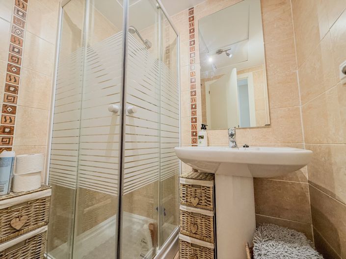 Image No.13-2 Bed Property for sale