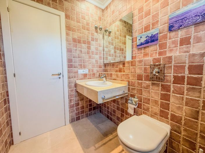 Image No.20-2 Bed Apartment for sale