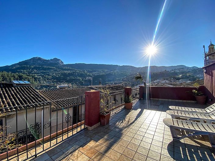 Image No.1-5 Bed Townhouse for sale