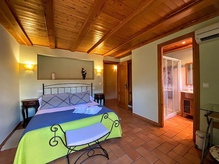 Image No.11-5 Bed Townhouse for sale